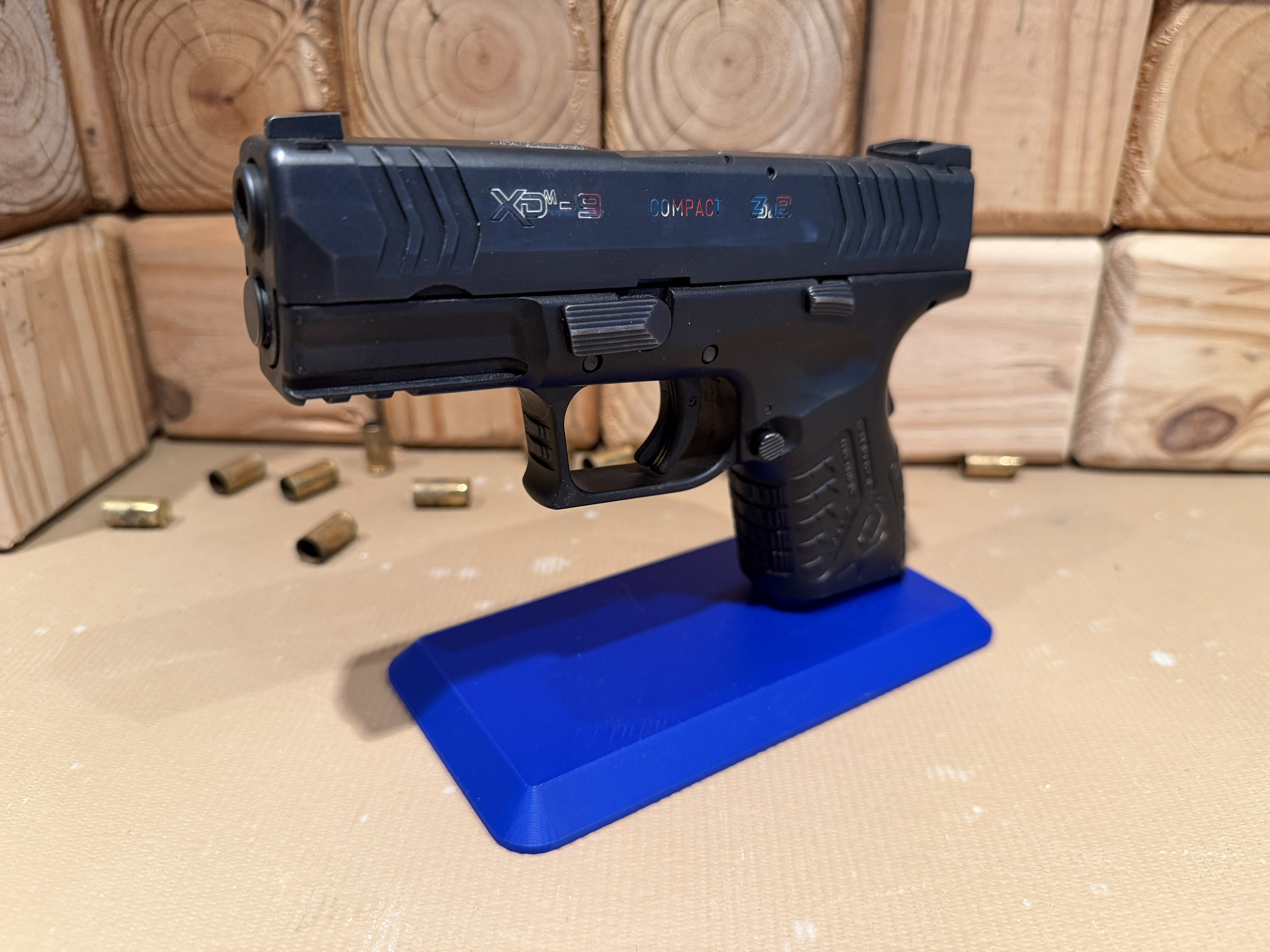 2011 / Double‑Stack 1911 Pistol Stand – Magnetic Base Display for Staccato, Prodigy, XD Series Pistols & 2011‑Style Handguns