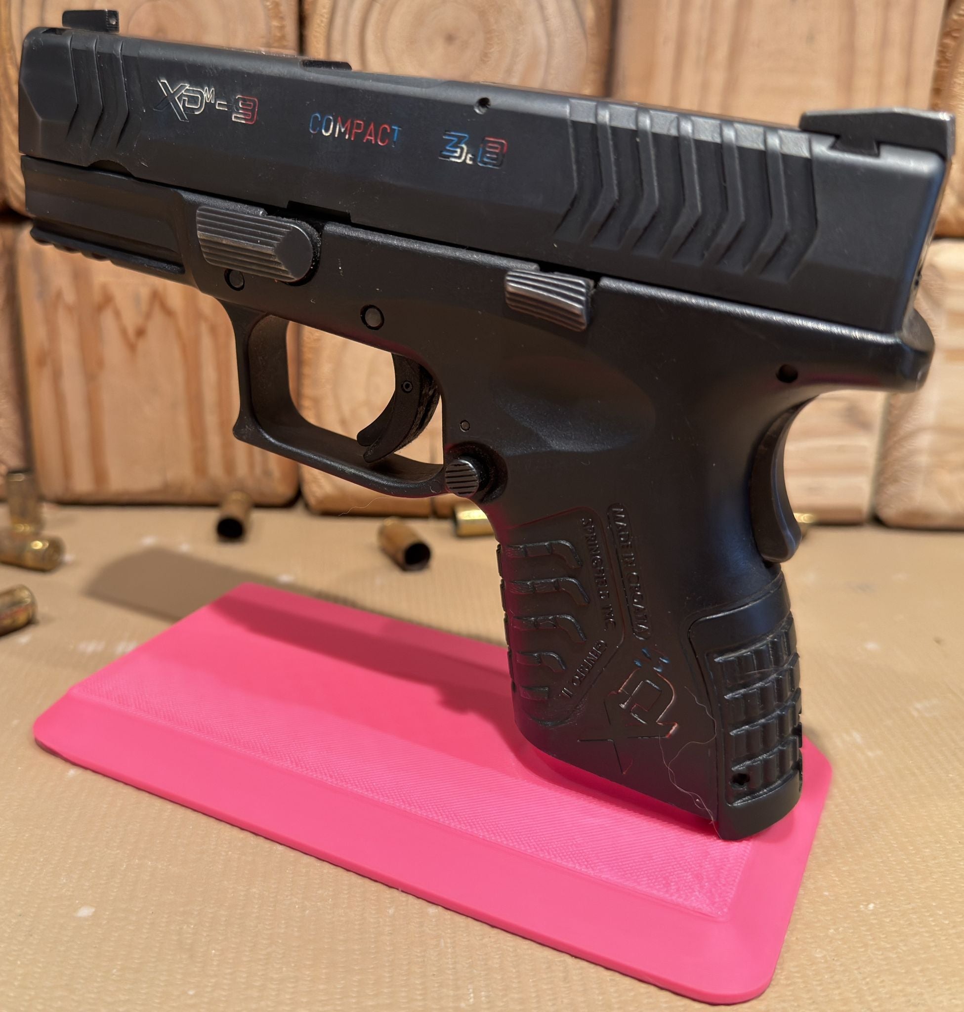 2011 / Double‑Stack 1911 Pistol Stand – Magnetic Base Display for Staccato, Prodigy, XD Series Pistols & 2011‑Style Handguns